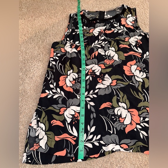 LOFT Sleeveless Tank Top Blouse. Size M - Picture 9 of 9